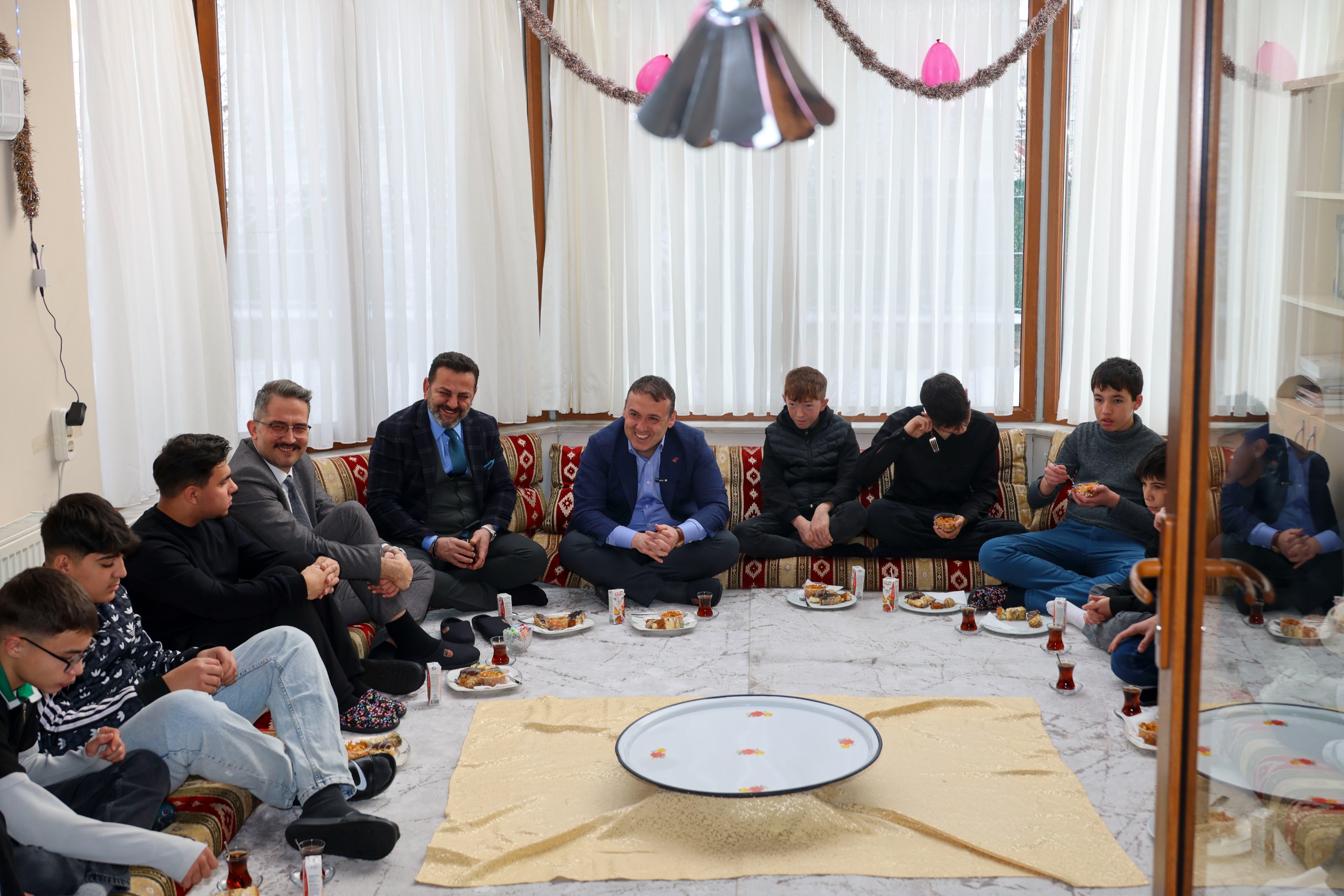 Vali Sözer’den Çocuk Evleri Sitesi ve huzurevini ziyaret