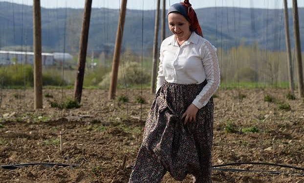 Zekiye Tekin’den Cinsiyetçi Paylaşıma Şalvarlı Tepki
