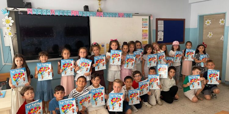 38 BİN 809 ÖĞRENCİ KARNE SEVİNCİ YAŞADI