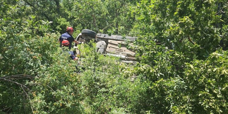 SÜRÜCÜ ORMANLIK ALANA UÇTU: 1 YARALI