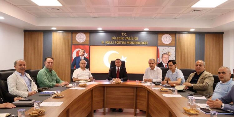 EĞİTİMDE YOL HARİTASI MASAYA YATIRILDI