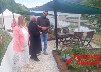 Küçüklemalı Gül Bahçesi ziyaretçilerini ağırlıyor